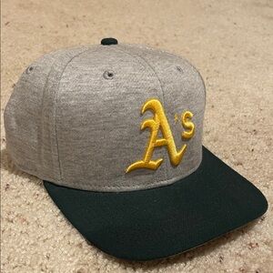 RARE VINTAGE OAKLAND A’S HEATHER GREY SOFT FABRIC NEW ERA SNAPBACK CAP